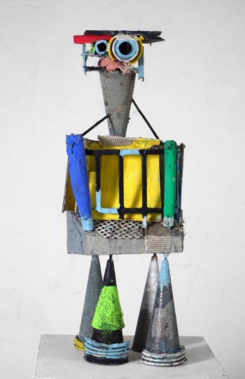 Nr. 22 Kleiner Hocker 2023 Collage-Plastik versch. Mat. bemalt 62 x 23 x 18 cm