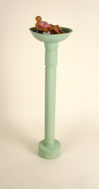 Nr. 8 Im Swimmingpool 2009 Keramik  Beton Metall Glas 117 x 34 x 34 cm